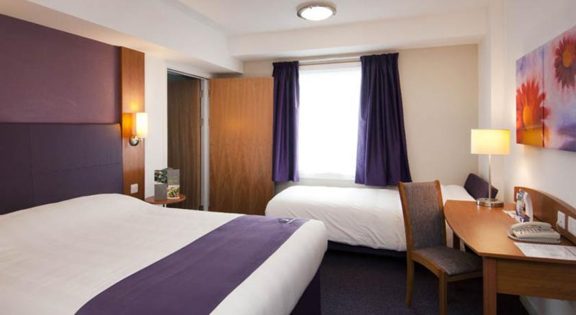 Premier Inn Glasgow East Kilbride - Peel Park الغرفة الصورة
